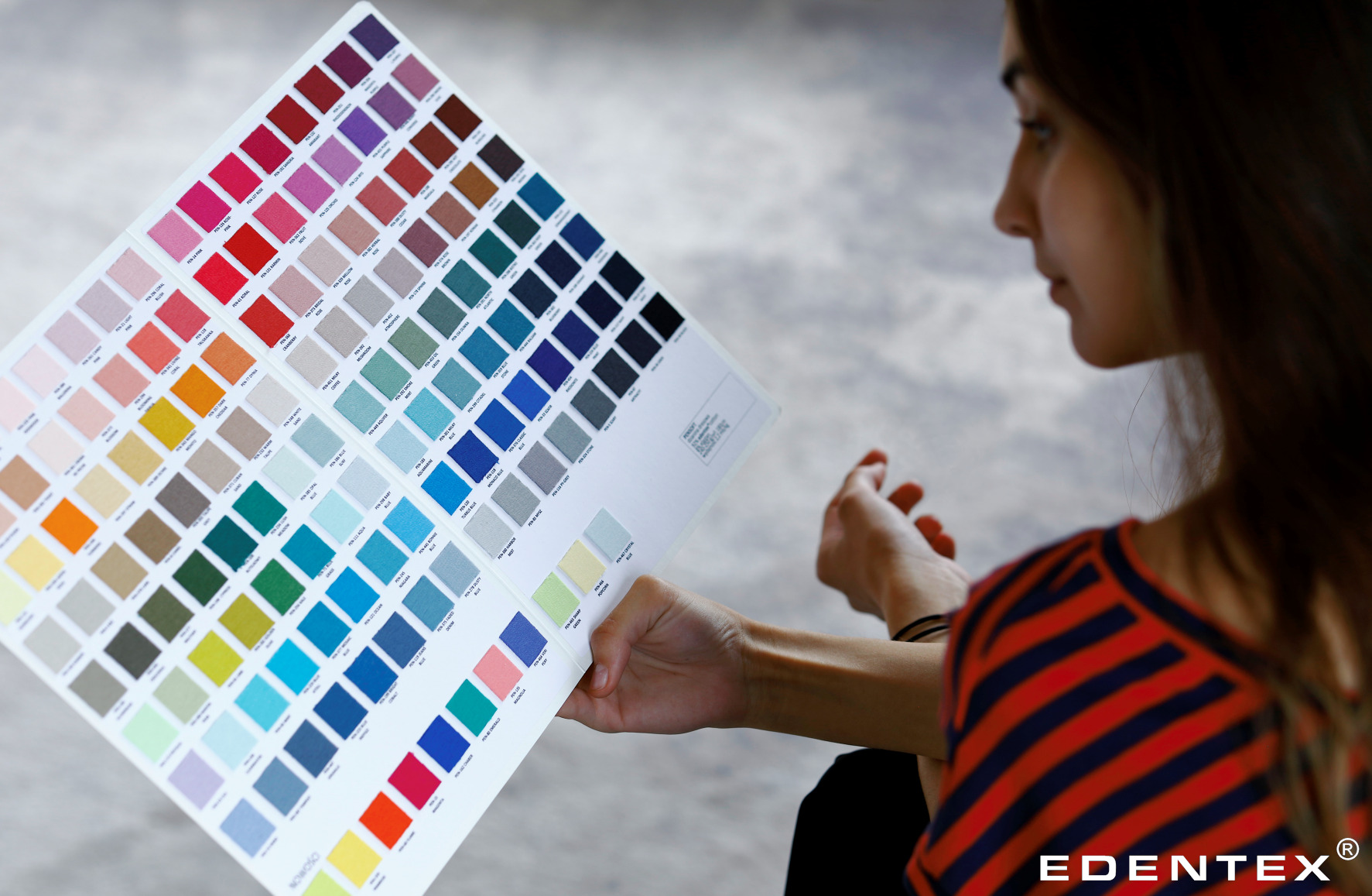 At the EDENTEX® warehouse in Łódź there are over 1000 colours of different fabrics